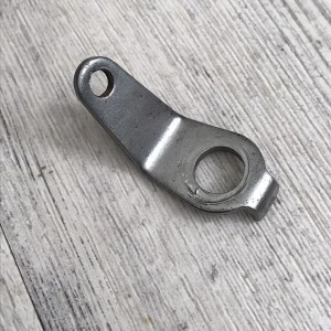 Throttle return spring bracket